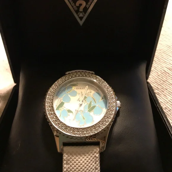 GUESS Ladies Watch - Picture 5 of 7